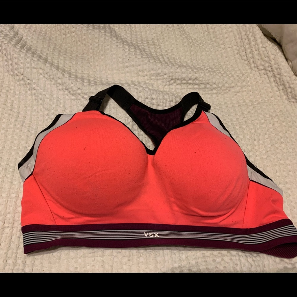 Victoria’s Secret Sports Bra size38C